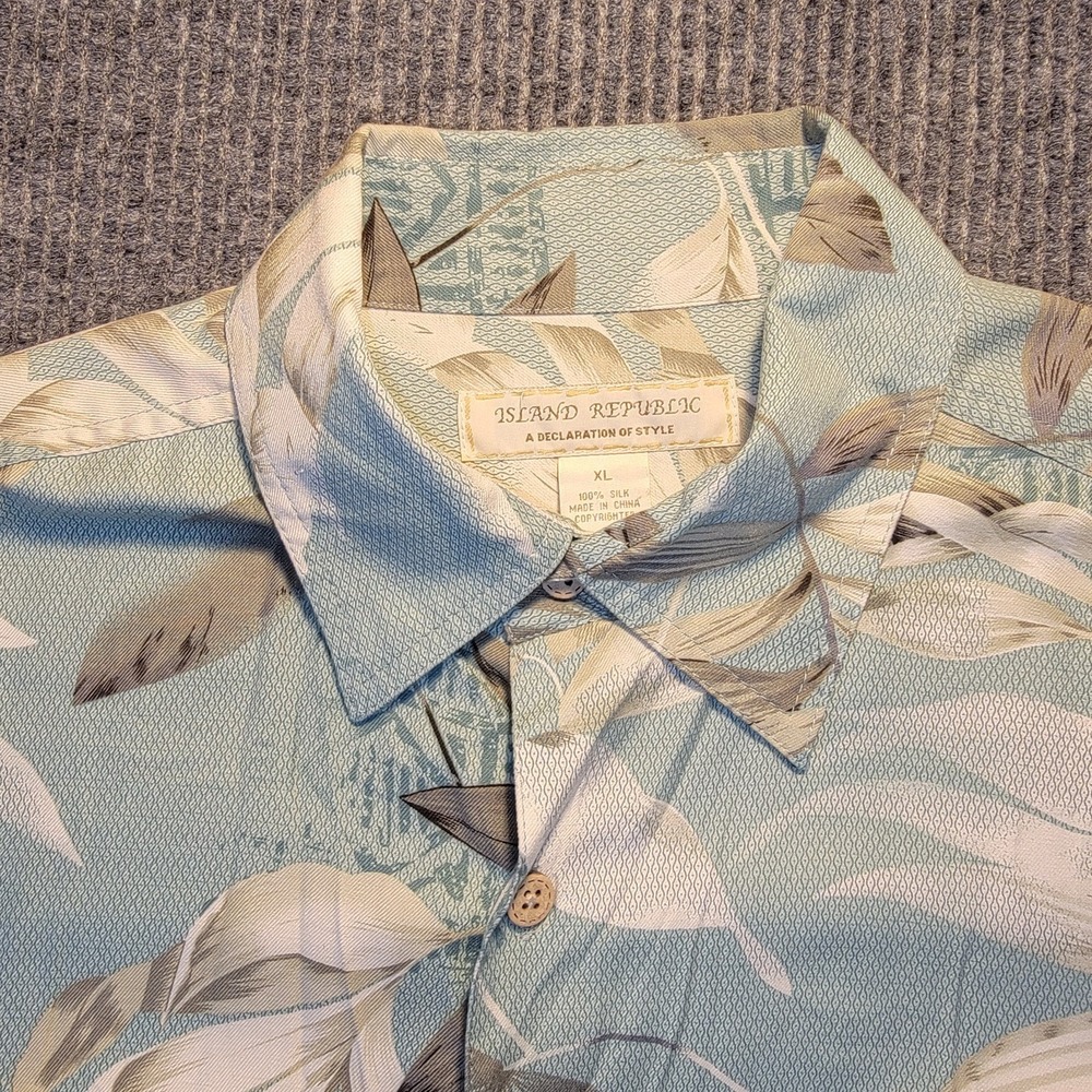 Island Republic Mens Hawaiian Shirt Light Floral Blue Short Sleeve 100% Silk XL